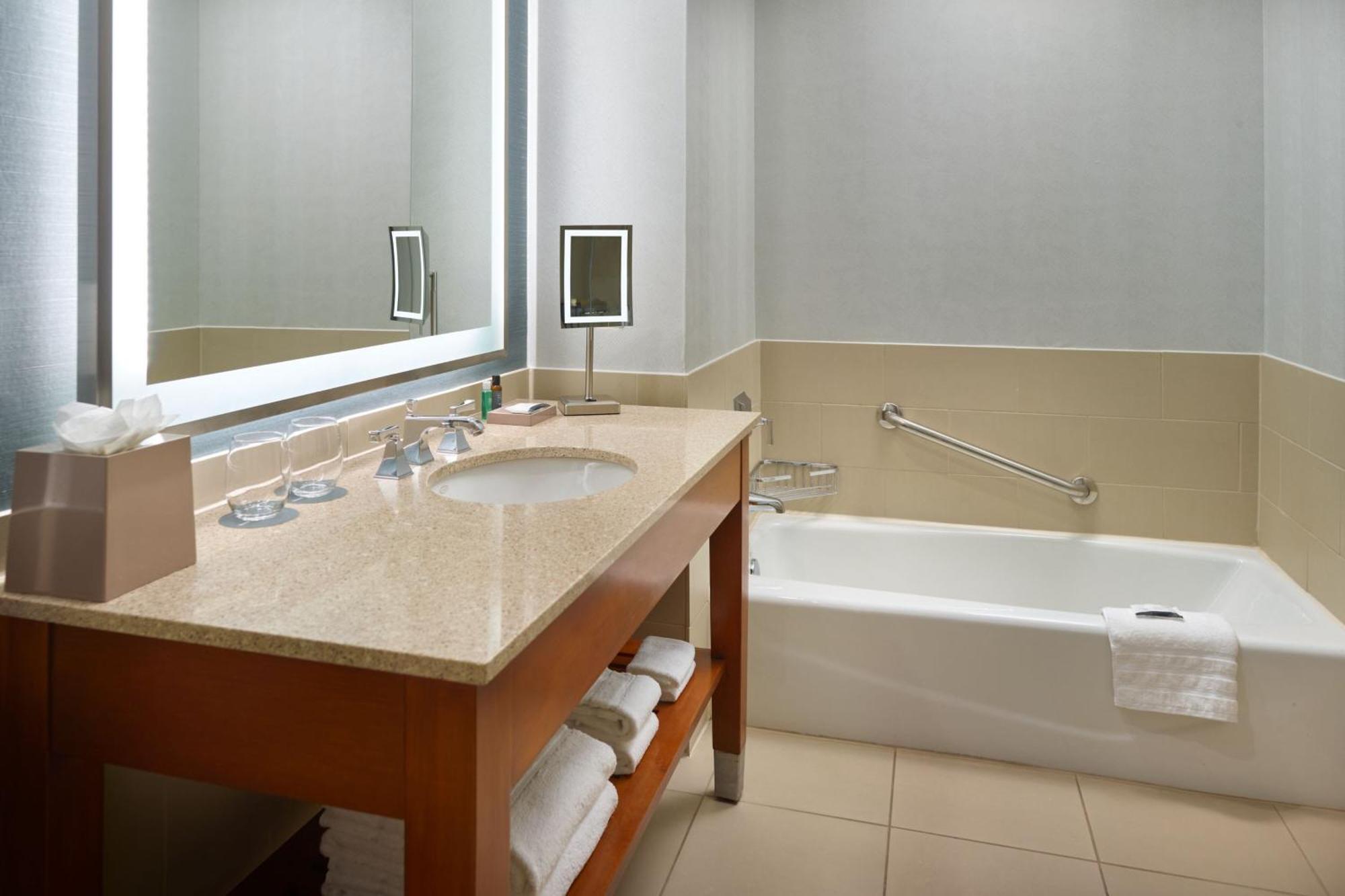 Отель The Westin Memphis Beale Street Экстерьер фото